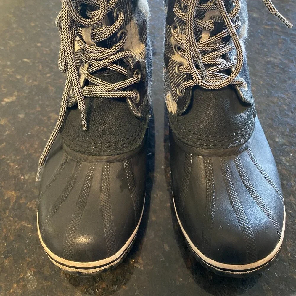 Sorel Women Snow Boots White & Black Plaid Winter Warm Waterproof Winter